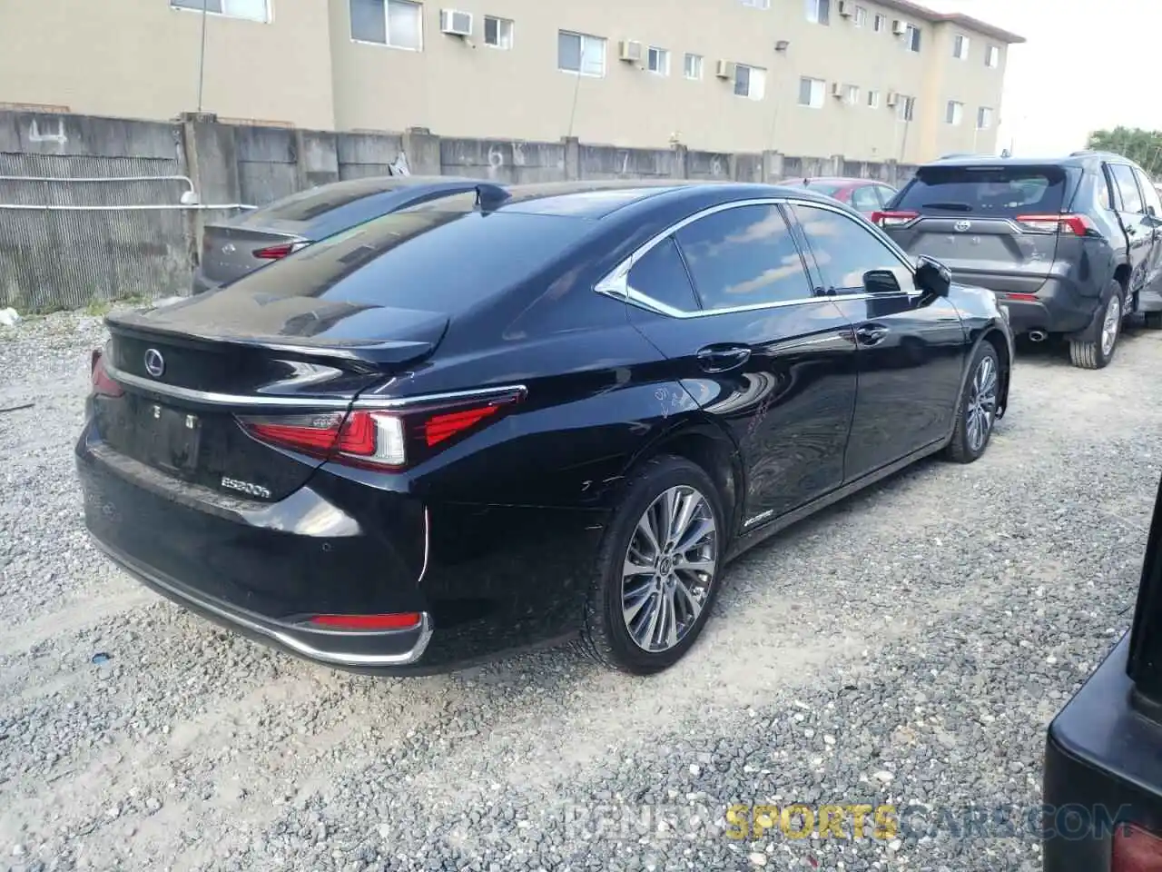 4 Photograph of a damaged car 58AD21B12LU009274 LEXUS ES300 2020