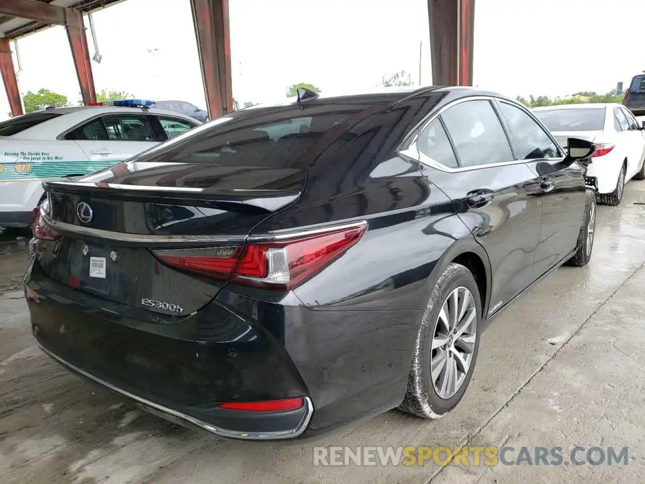 4 Photograph of a damaged car 58AD21B12LU012319 LEXUS ES300 2020