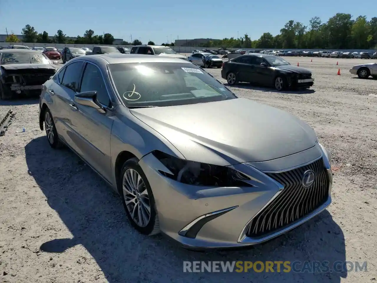 1 Photograph of a damaged car 58AD21B13LU012037 LEXUS ES300 2020