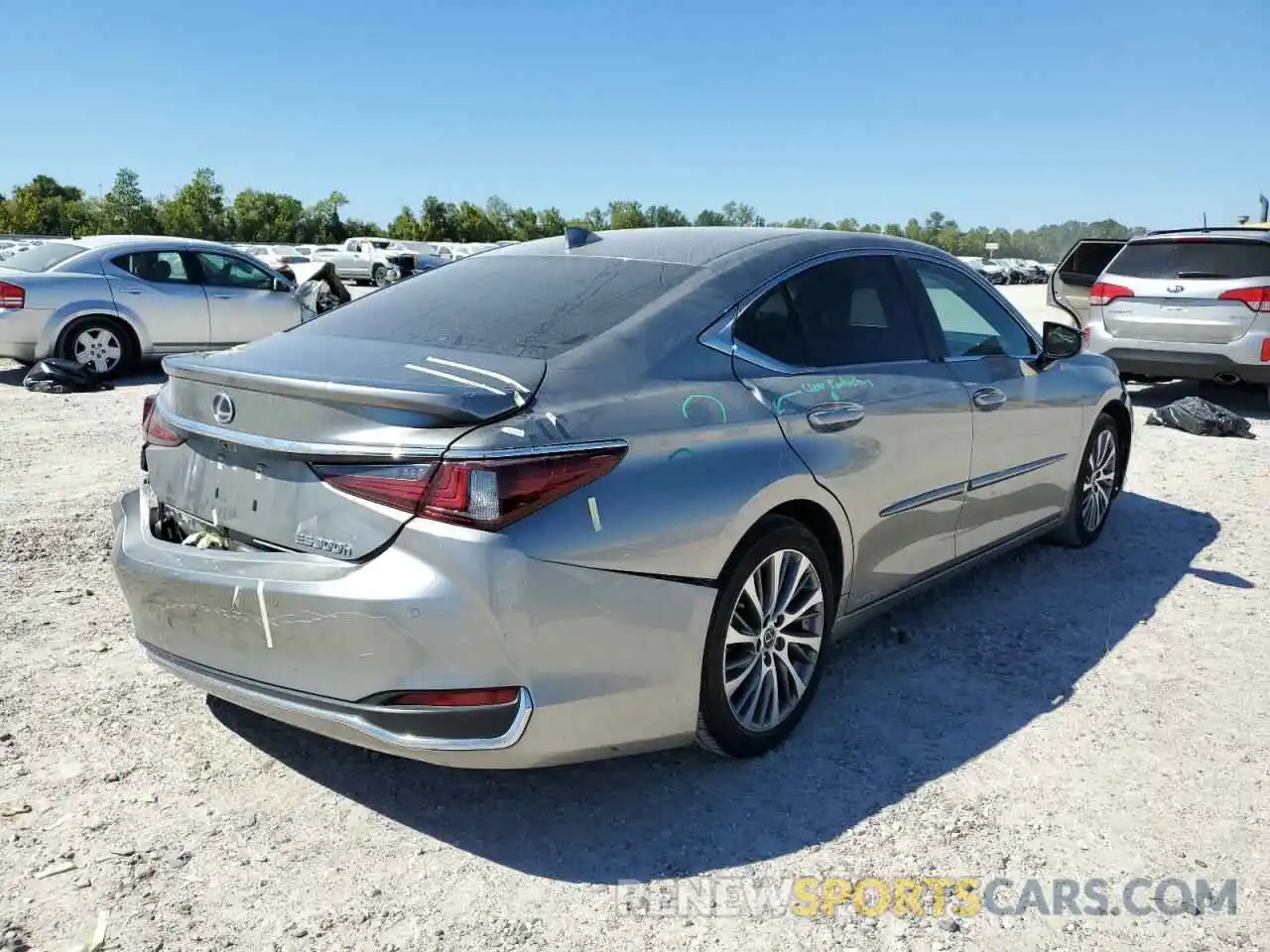 4 Photograph of a damaged car 58AD21B13LU012037 LEXUS ES300 2020