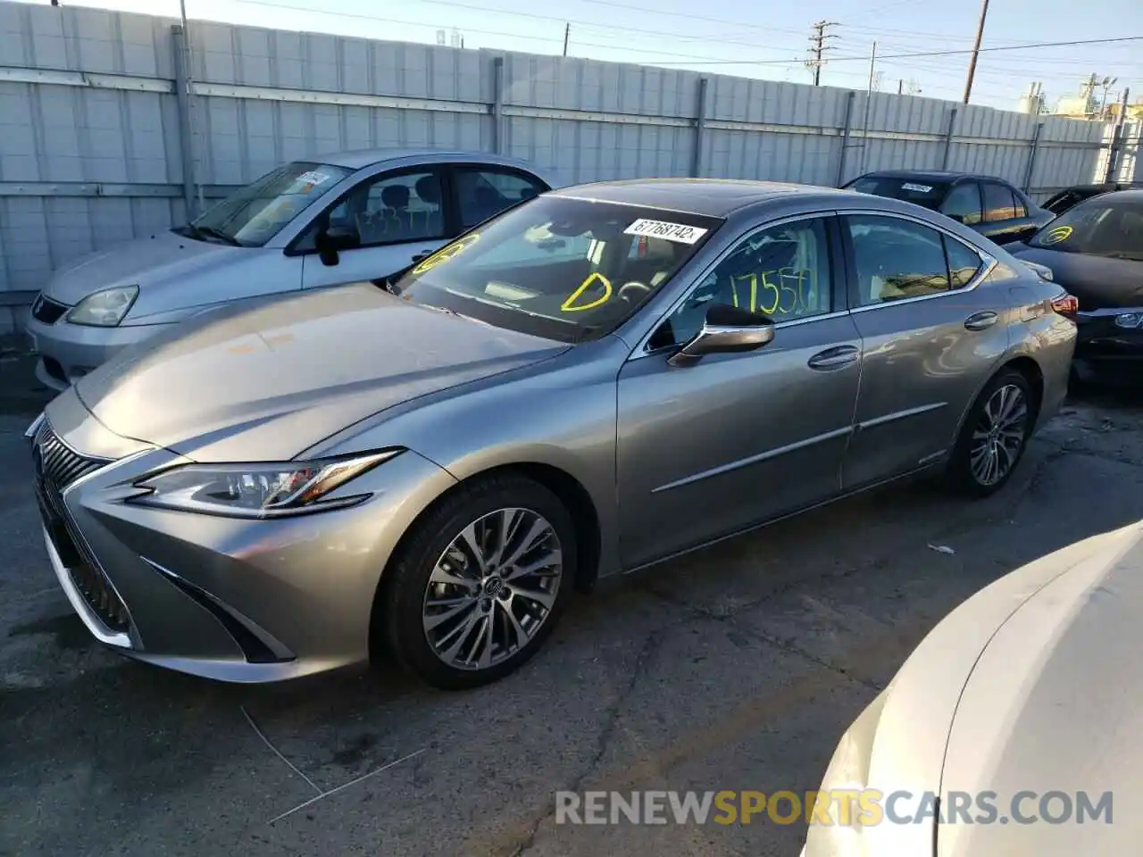 1 Photograph of a damaged car 58AD21B14LU006960 LEXUS ES300 2020