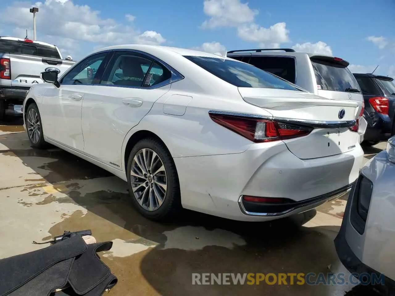 2 Photograph of a damaged car 58AD21B14LU007610 LEXUS ES300 2020