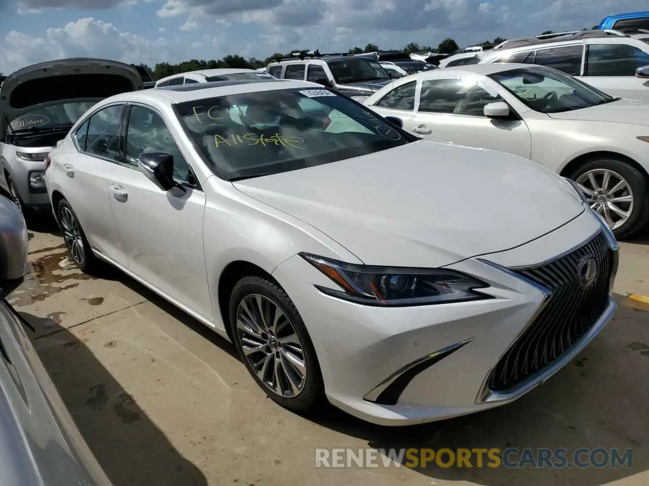 4 Photograph of a damaged car 58AD21B14LU007610 LEXUS ES300 2020
