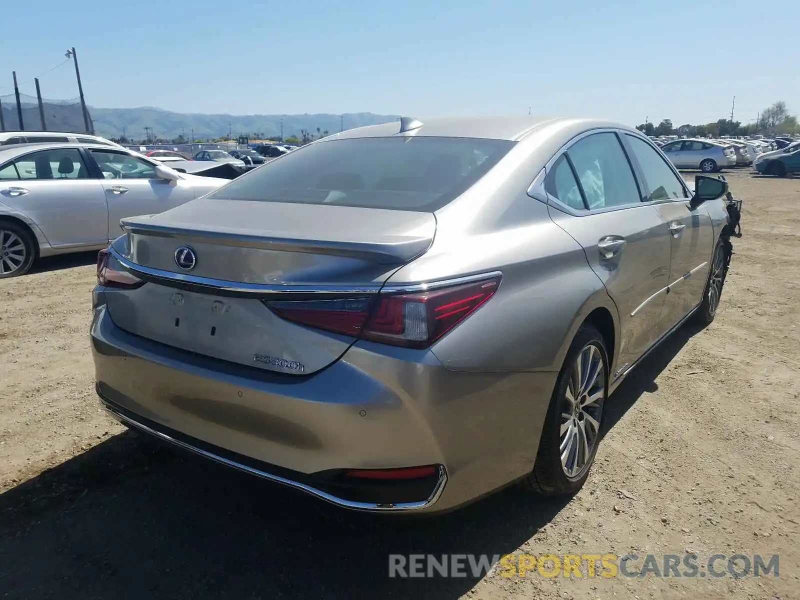 4 Photograph of a damaged car 58AD21B14LU008434 LEXUS ES300 2020