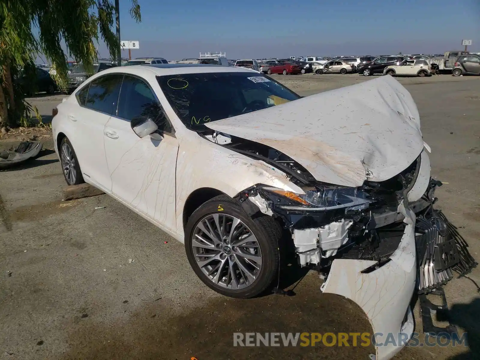 1 Photograph of a damaged car 58AD21B15LU011312 LEXUS ES300 2020