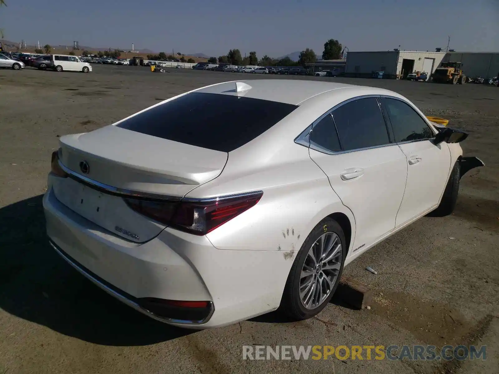 4 Photograph of a damaged car 58AD21B15LU011312 LEXUS ES300 2020