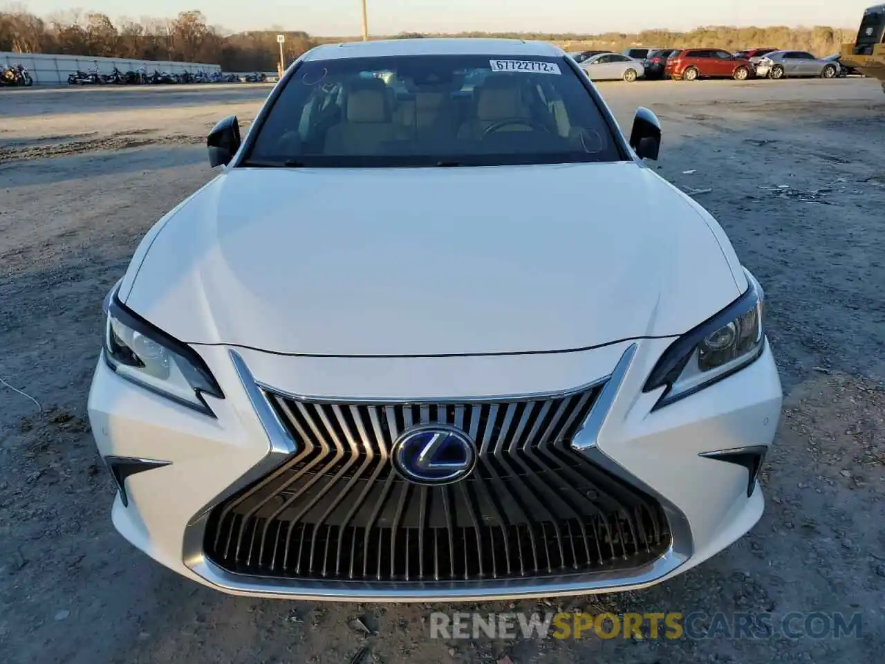 5 Photograph of a damaged car 58AD21B17LU007469 LEXUS ES300 2020