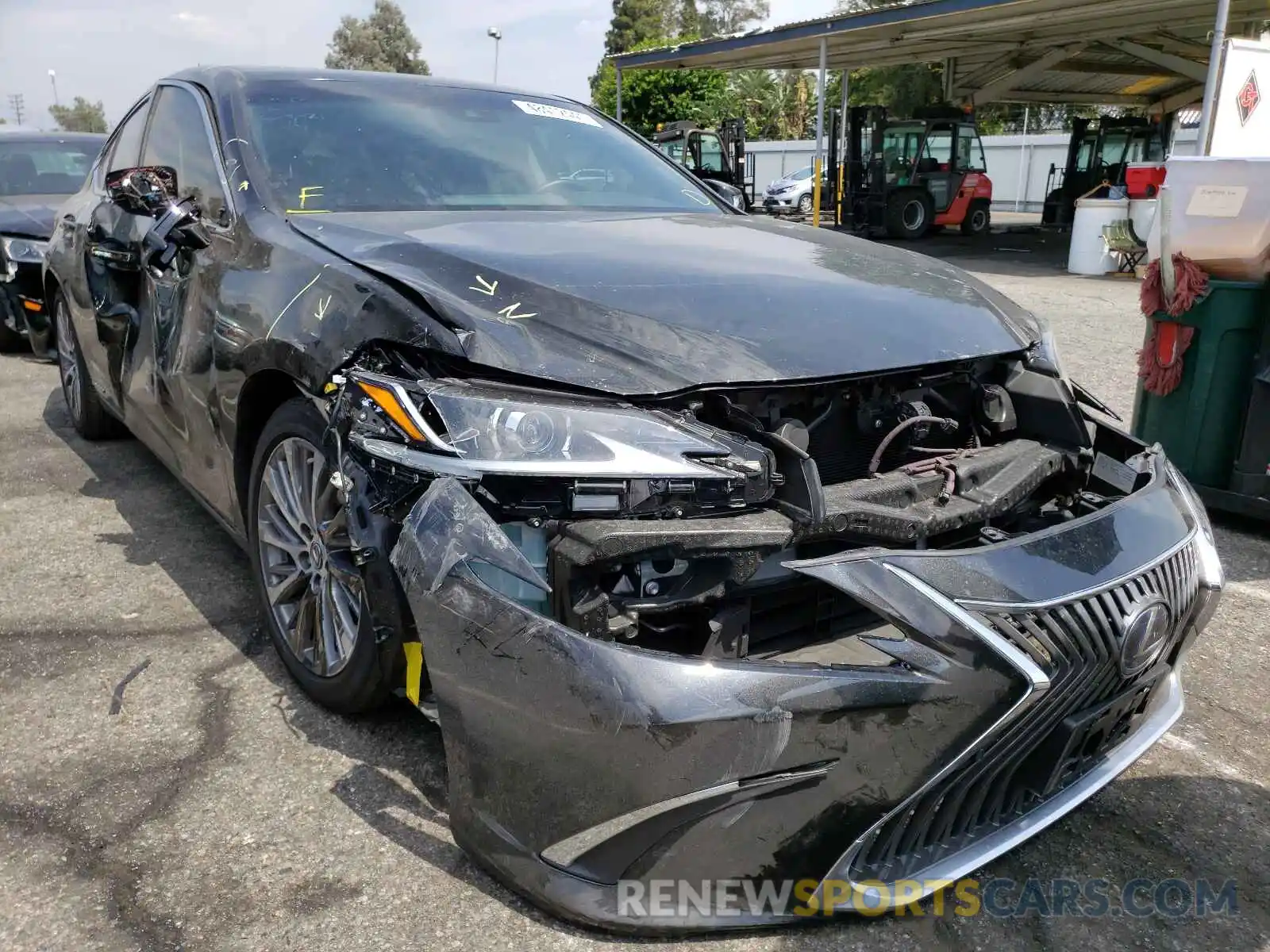 1 Photograph of a damaged car 58AD21B17LU008685 LEXUS ES300 2020