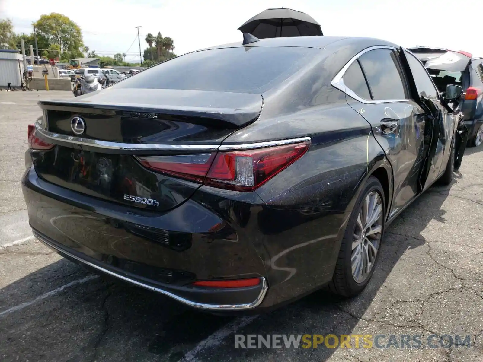 4 Photograph of a damaged car 58AD21B17LU008685 LEXUS ES300 2020