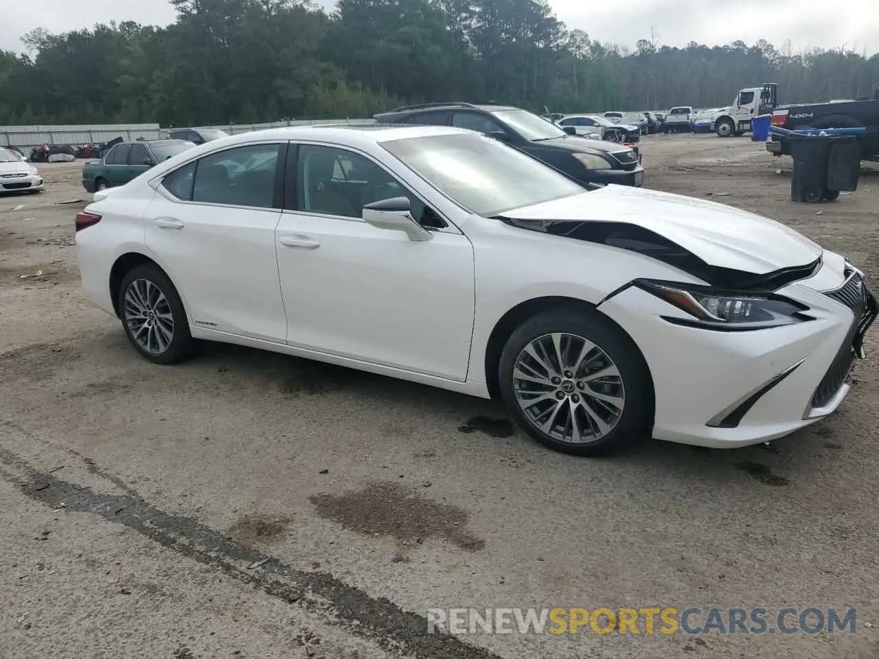 4 Photograph of a damaged car 58AD21B17LU009951 LEXUS ES300 2020