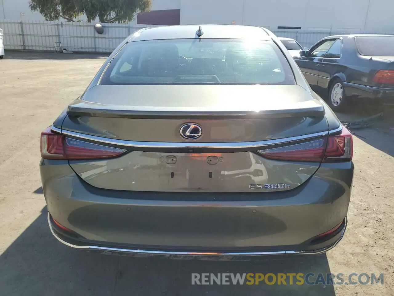 6 Photograph of a damaged car 58AD21B18LU006072 LEXUS ES300 2020