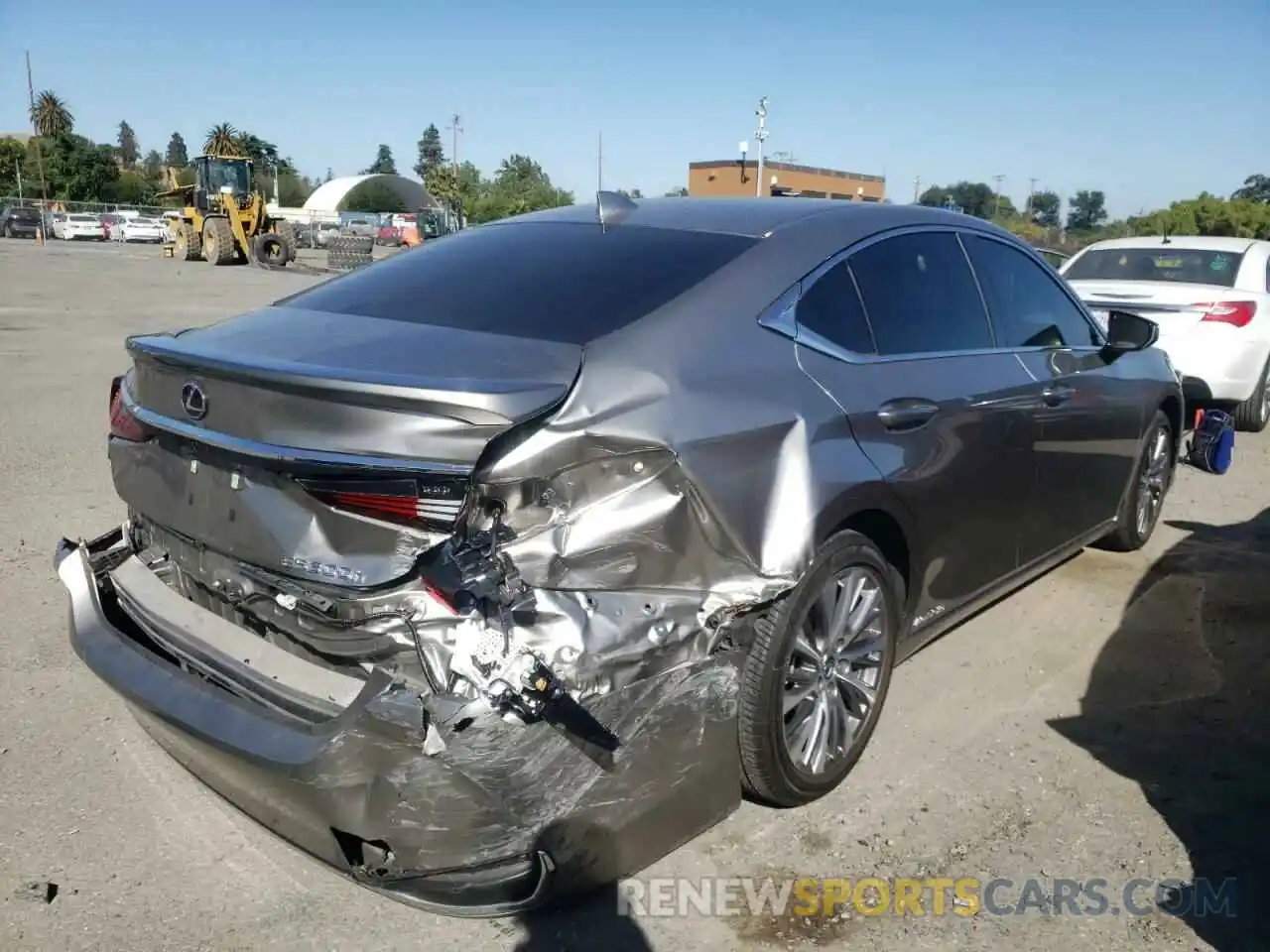 4 Photograph of a damaged car 58AD21B18LU008436 LEXUS ES300 2020