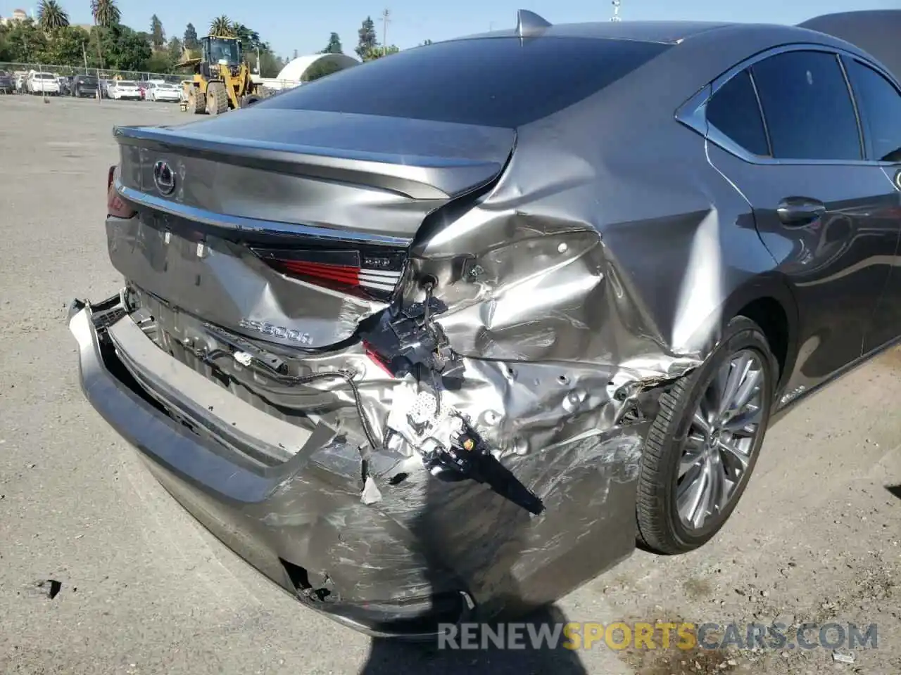 9 Photograph of a damaged car 58AD21B18LU008436 LEXUS ES300 2020