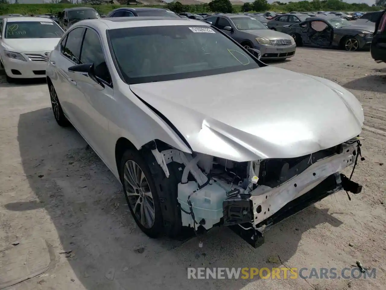 1 Photograph of a damaged car 58AD21B19LU004766 LEXUS ES300 2020