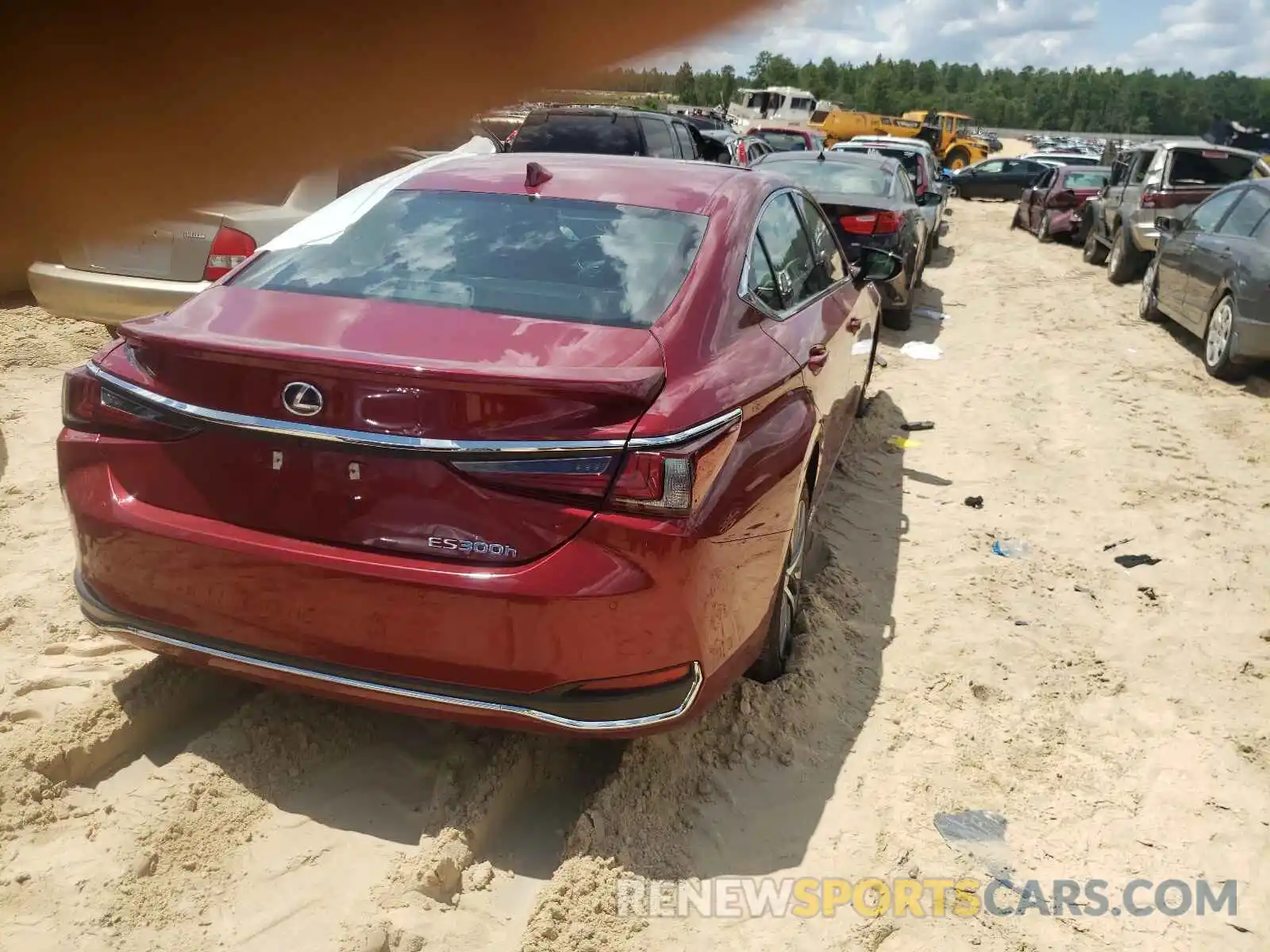 4 Photograph of a damaged car 58AD21B1XLU006638 LEXUS ES300 2020