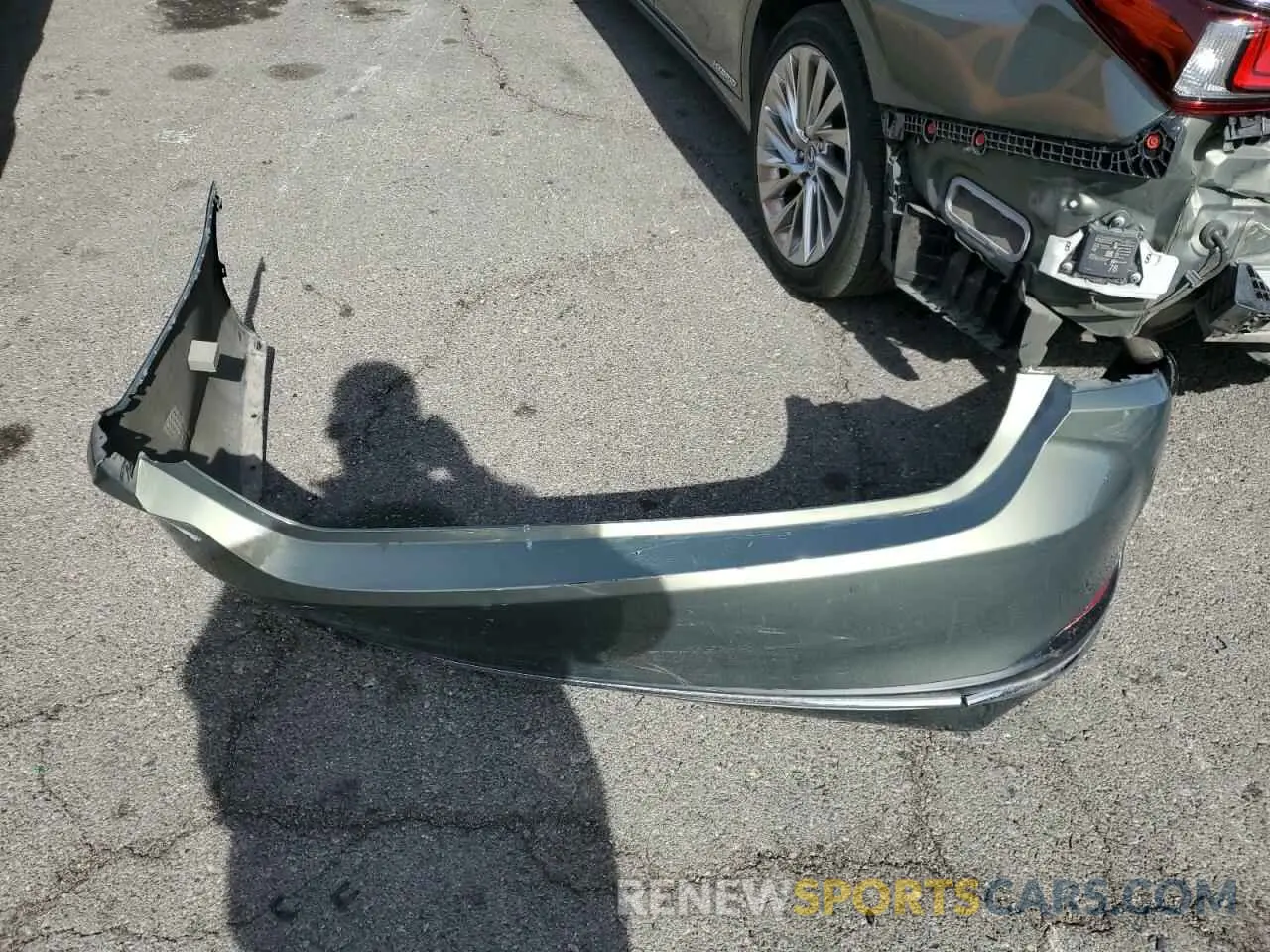 12 Photograph of a damaged car 58AE21B10LU011299 LEXUS ES300 2020