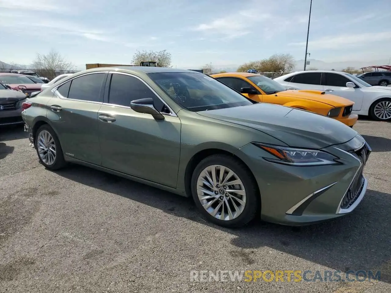 4 Photograph of a damaged car 58AE21B10LU011299 LEXUS ES300 2020
