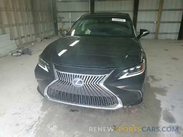 13 Photograph of a damaged car 58AE21B11LU009383 LEXUS ES300 2020