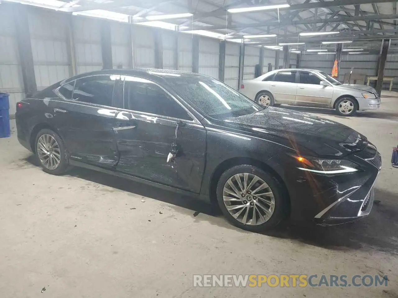 4 Photograph of a damaged car 58AE21B11LU009383 LEXUS ES300 2020