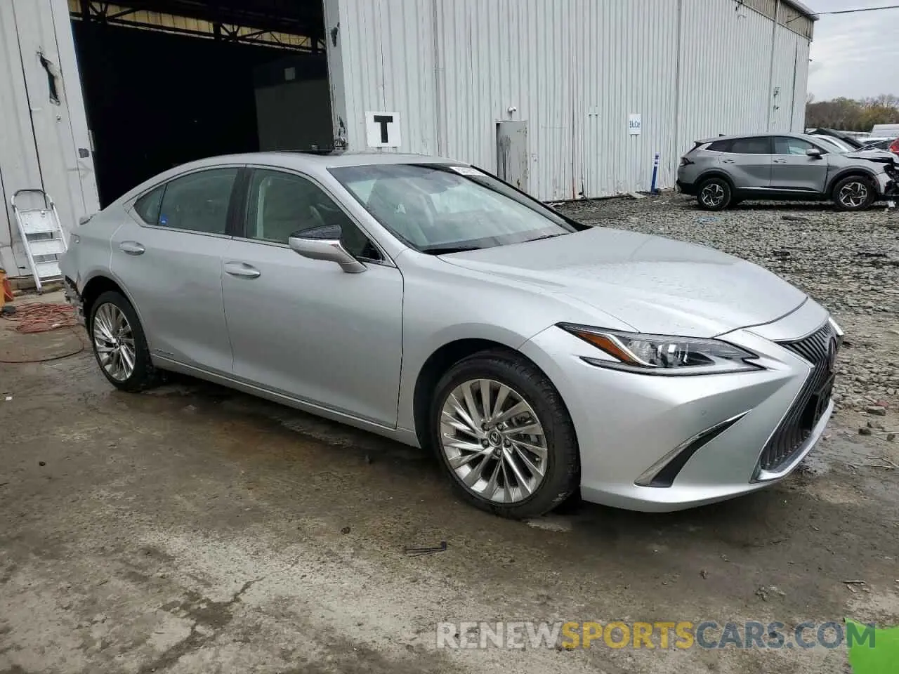 4 Photograph of a damaged car 58AE21B12LU007156 LEXUS ES300 2020