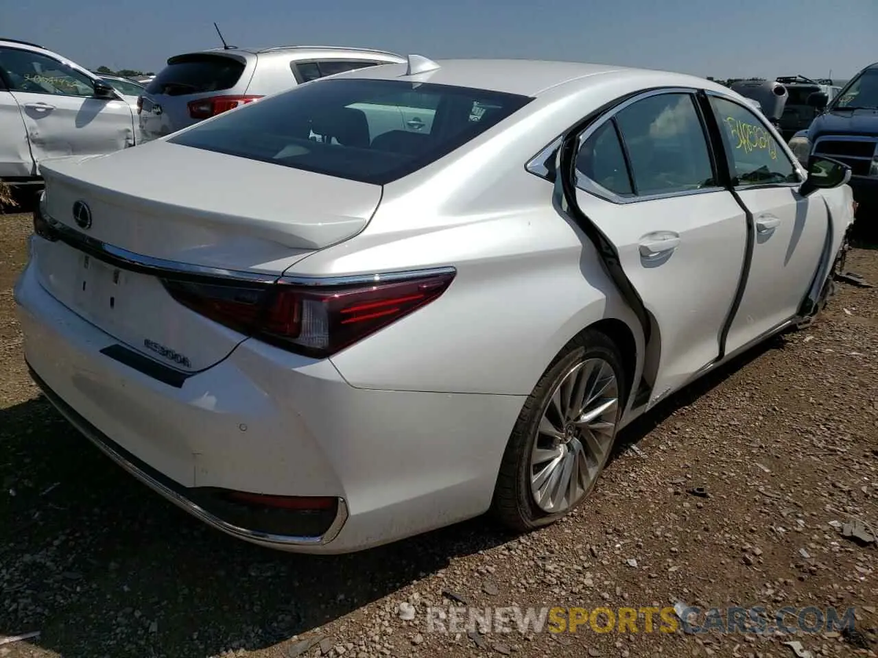 4 Photograph of a damaged car 58AE21B12LU009229 LEXUS ES300 2020