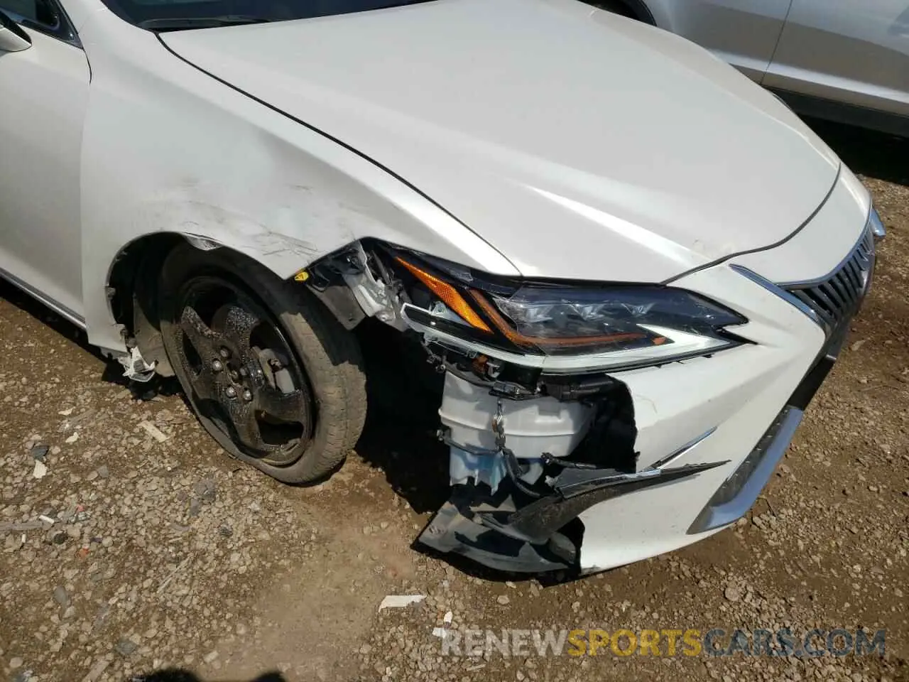 9 Photograph of a damaged car 58AE21B12LU009229 LEXUS ES300 2020