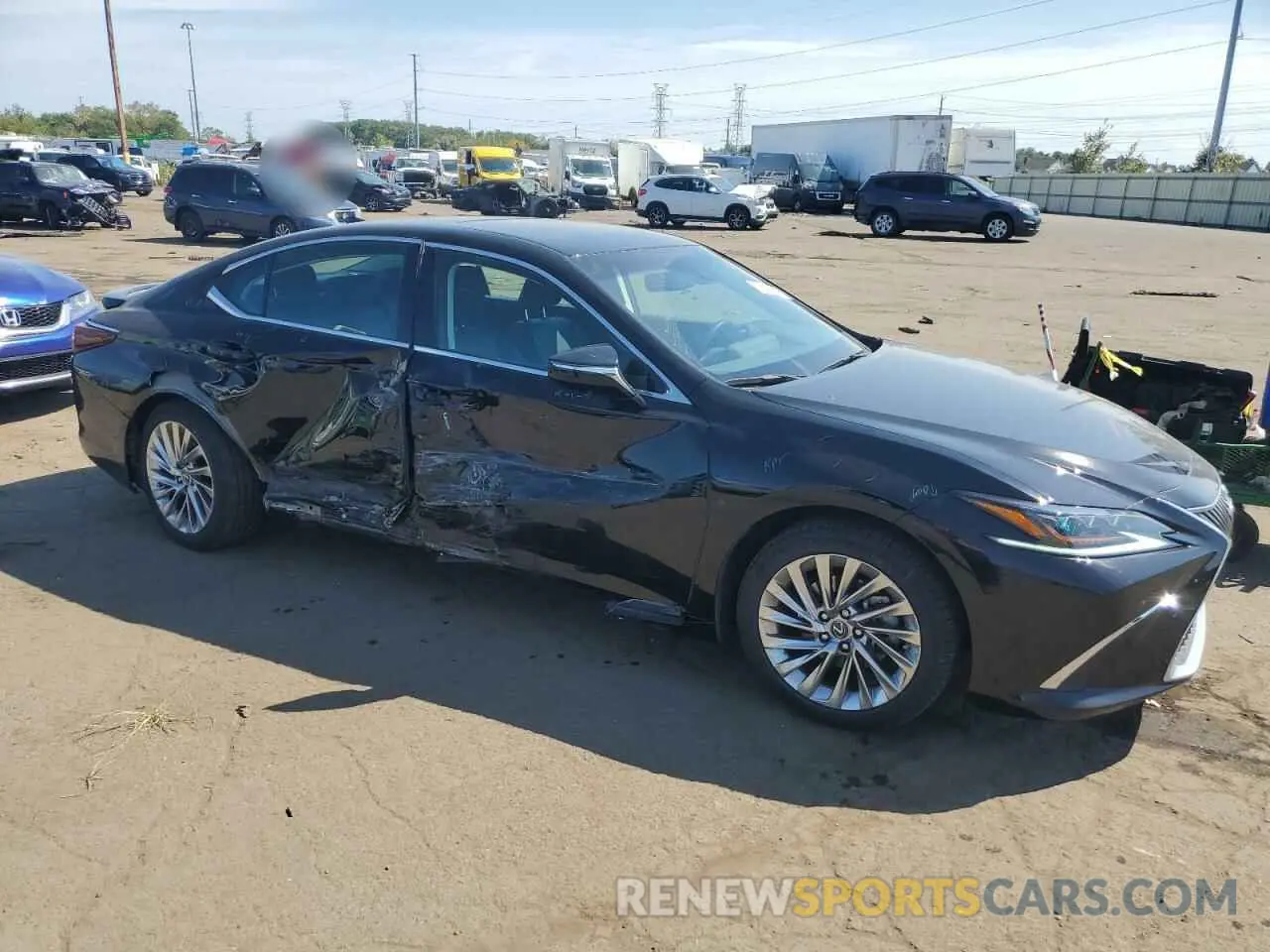 4 Photograph of a damaged car 58AE21B13LU005917 LEXUS ES300 2020