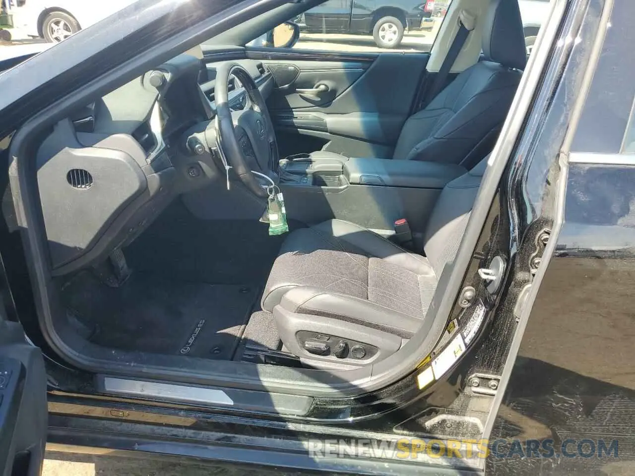 7 Photograph of a damaged car 58AE21B13LU005917 LEXUS ES300 2020