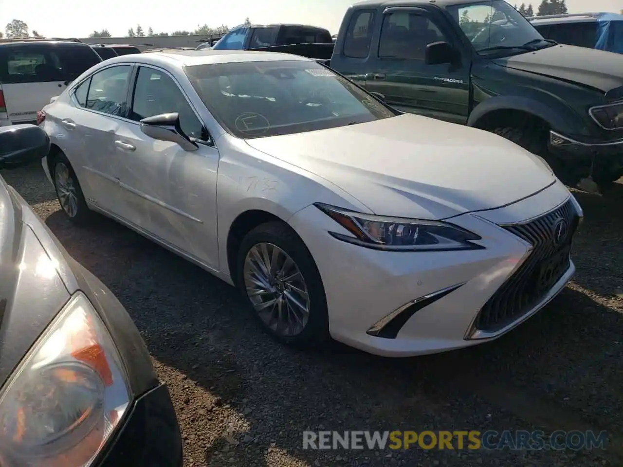 1 Photograph of a damaged car 58AE21B18LU005492 LEXUS ES300 2020