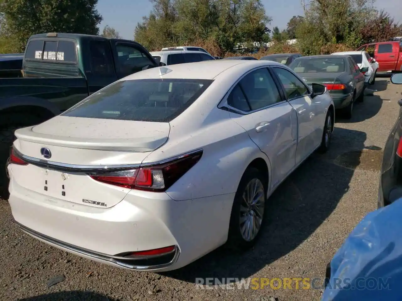 4 Photograph of a damaged car 58AE21B18LU005492 LEXUS ES300 2020