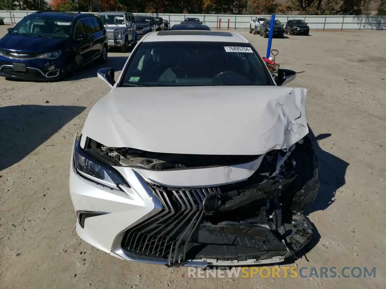 5 Photograph of a damaged car 58AE21B19LU004836 LEXUS ES300 2020