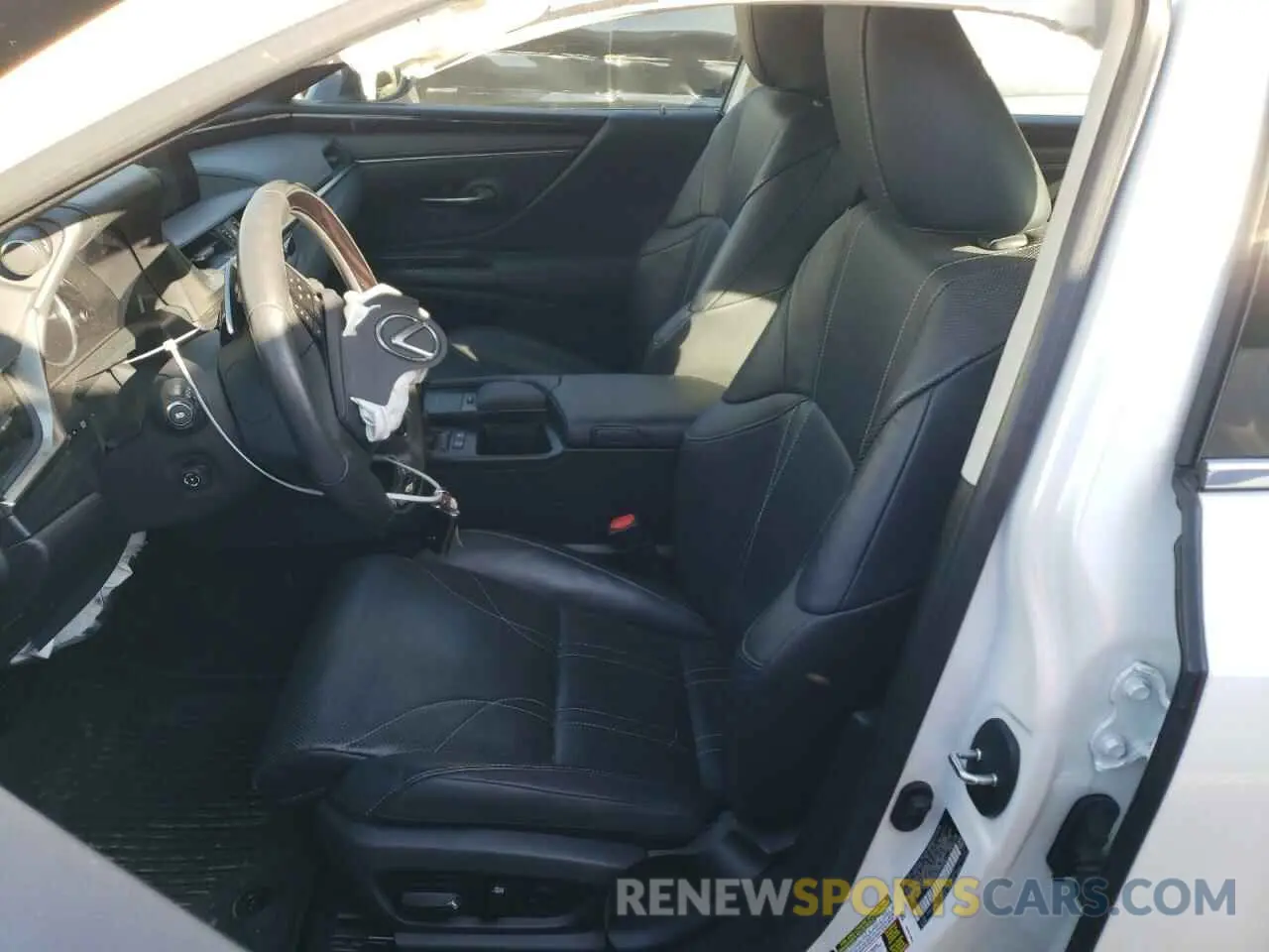 7 Photograph of a damaged car 58AE21B19LU004836 LEXUS ES300 2020