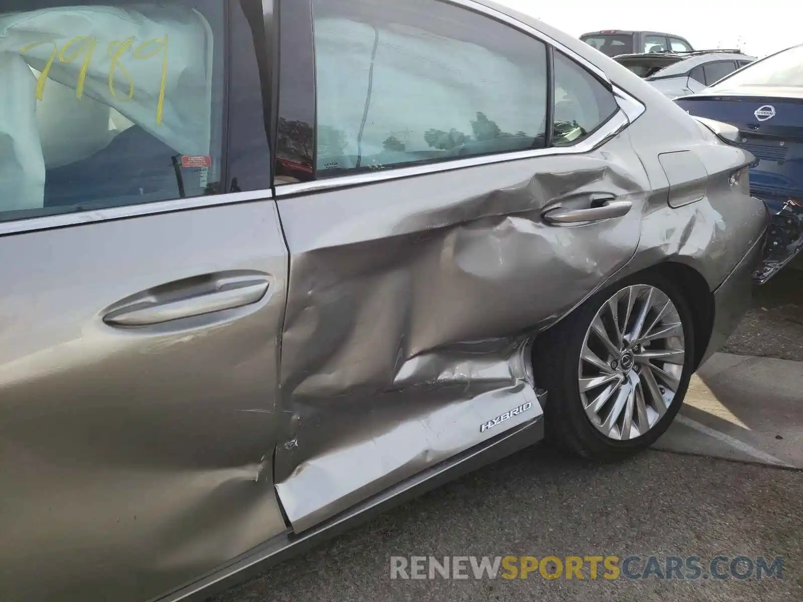 9 Photograph of a damaged car 58AE21B19LU006828 LEXUS ES300 2020