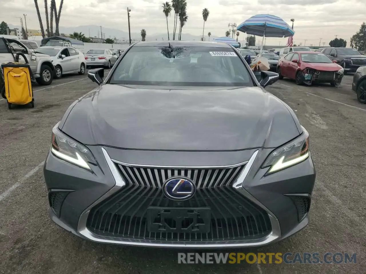 5 Photograph of a damaged car 58AE21B19LU012323 LEXUS ES300 2020