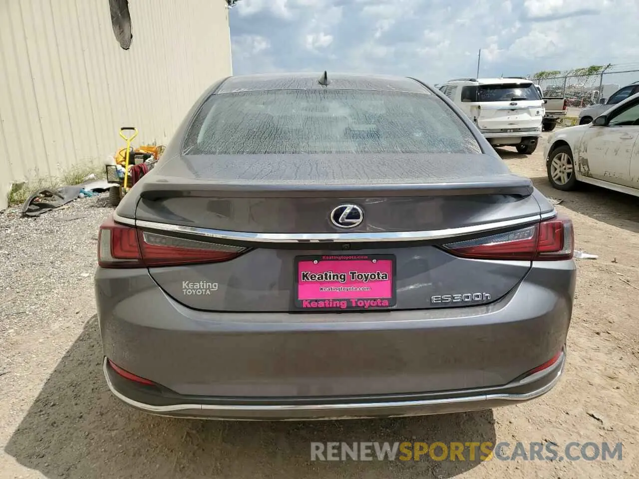 6 Photograph of a damaged car 58ACA1C10MU006937 LEXUS ES300 2021