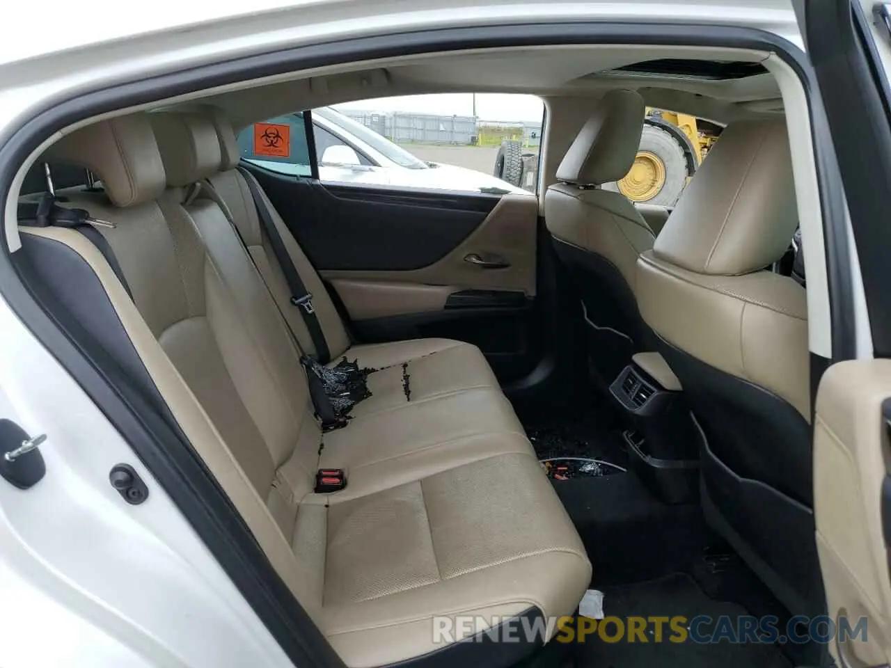 11 Photograph of a damaged car 58ACA1C10MU011247 LEXUS ES300 2021