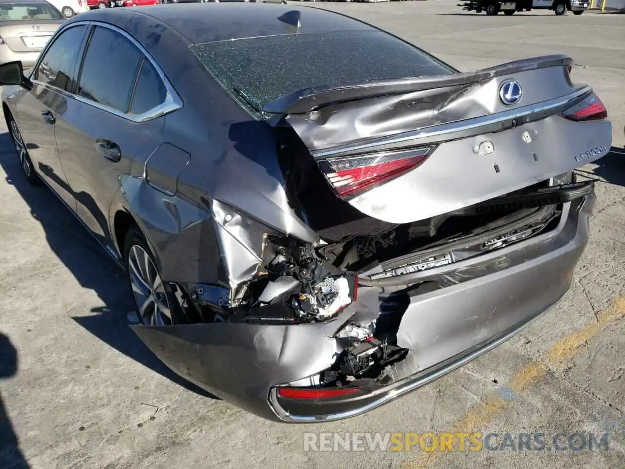 9 Photograph of a damaged car 58ACA1C14MU005998 LEXUS ES300 2021