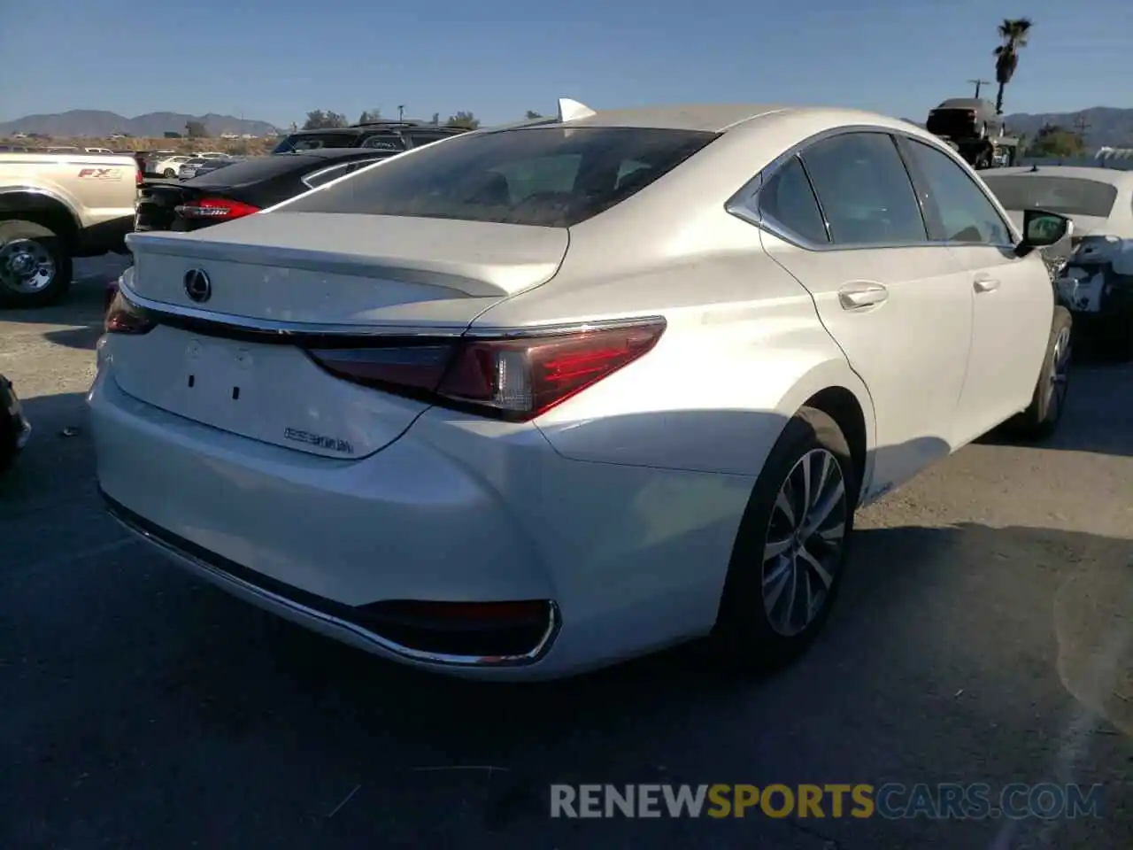 4 Photograph of a damaged car 58ACA1C16MU010653 LEXUS ES300 2021