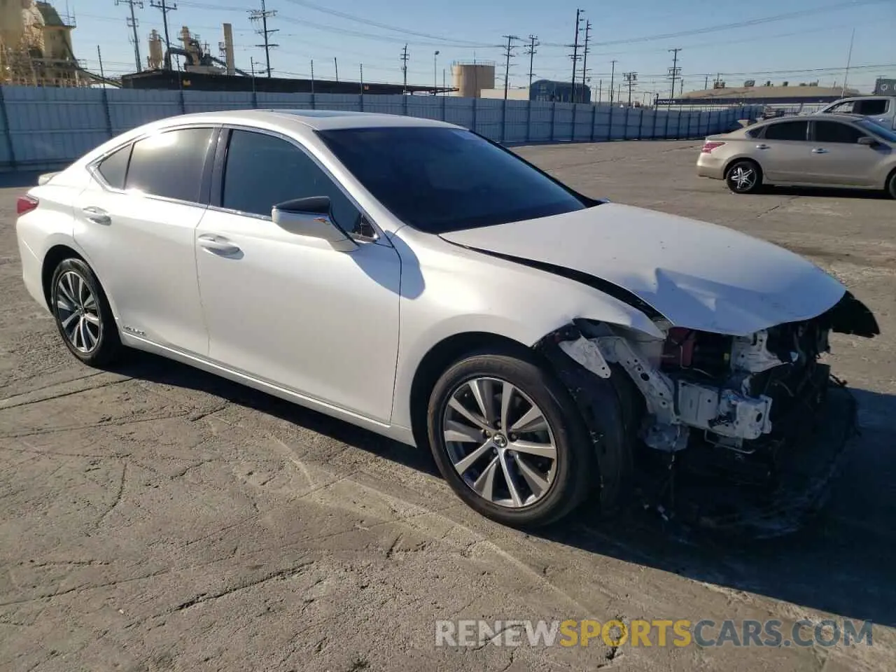 4 Photograph of a damaged car 58ACA1C18MU005048 LEXUS ES300 2021