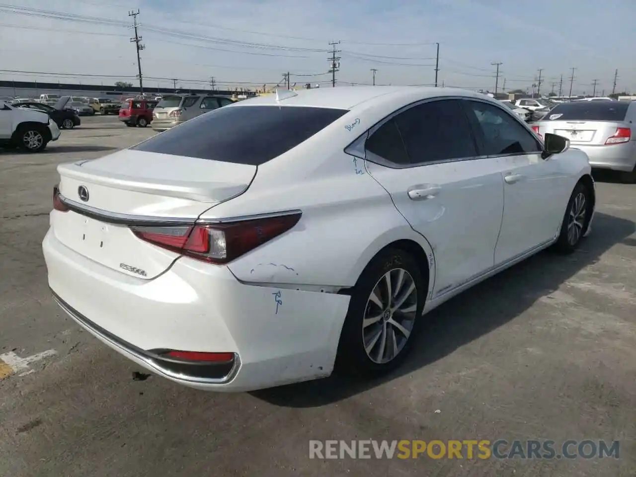 4 Photograph of a damaged car 58ACA1C1XMU001678 LEXUS ES300 2021