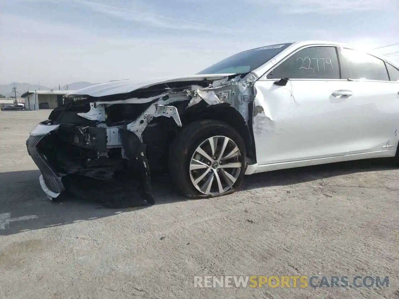 9 Photograph of a damaged car 58ACA1C1XMU001678 LEXUS ES300 2021