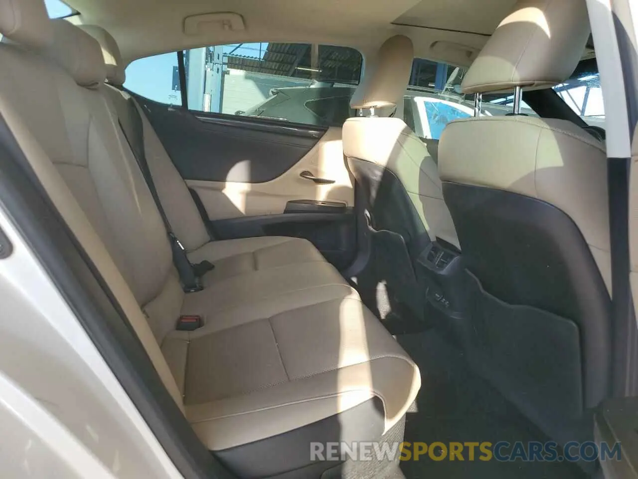 10 Photograph of a damaged car 58ACA1C1XMU007237 LEXUS ES300 2021