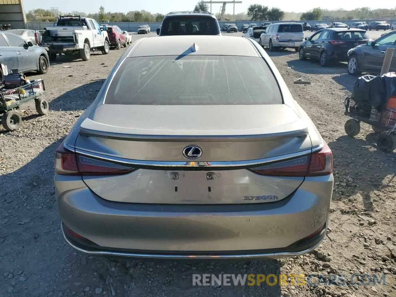 6 Photograph of a damaged car 58ADA1C11MU003582 LEXUS ES300 2021