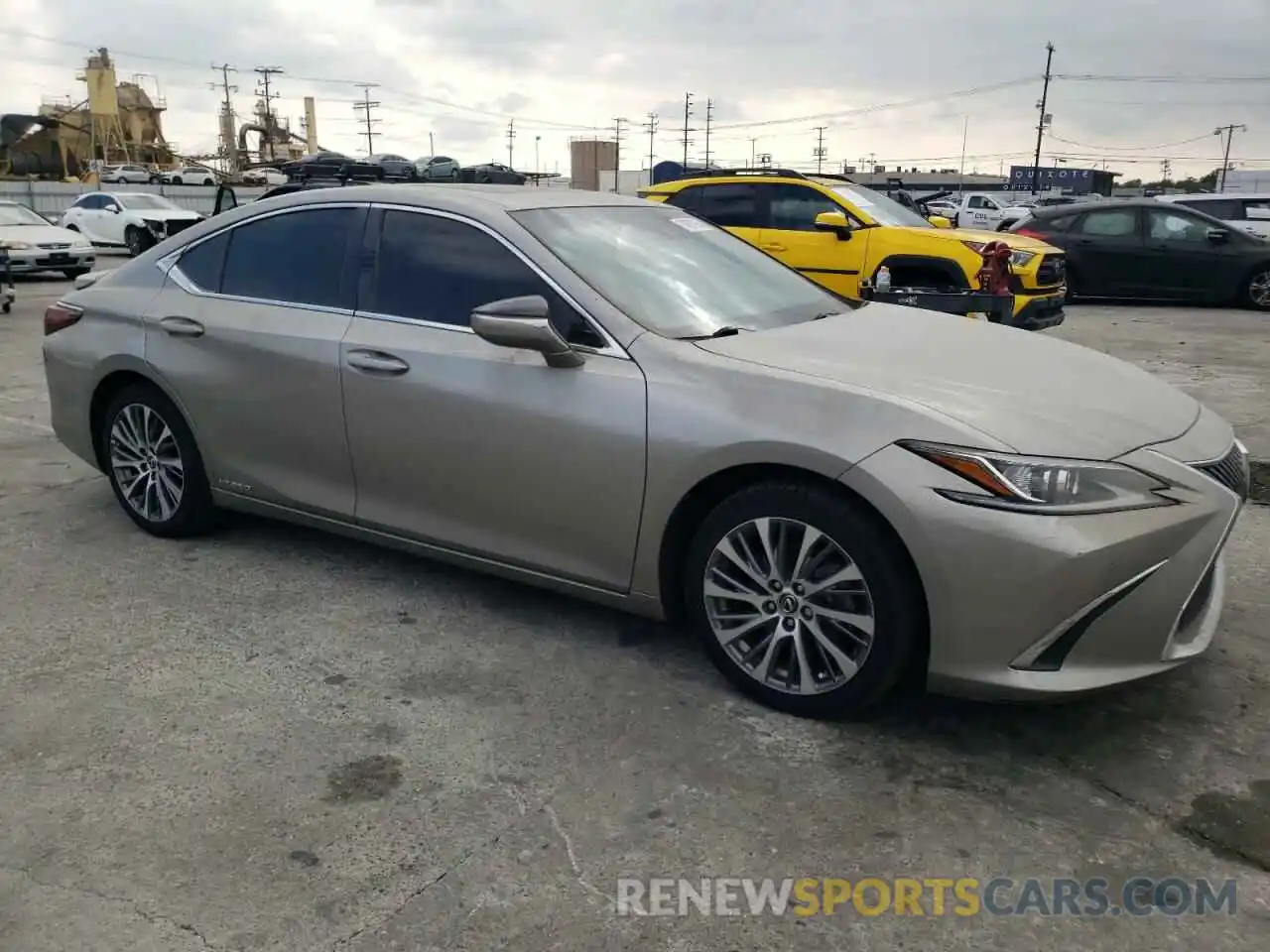 4 Photograph of a damaged car 58ADA1C12MU008743 LEXUS ES300 2021