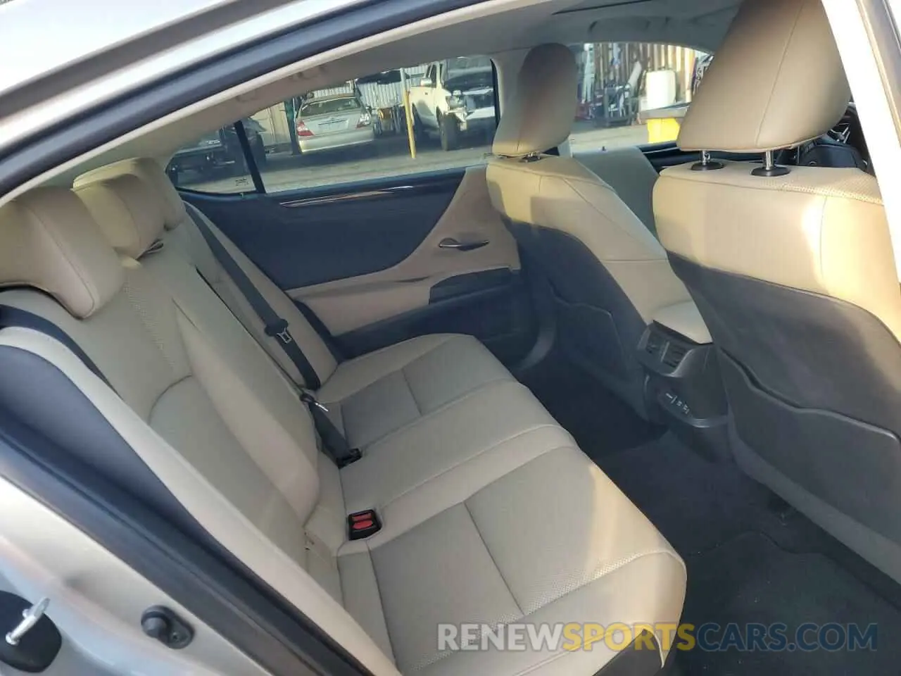 10 Photograph of a damaged car 58ADA1C12MU009780 LEXUS ES300 2021
