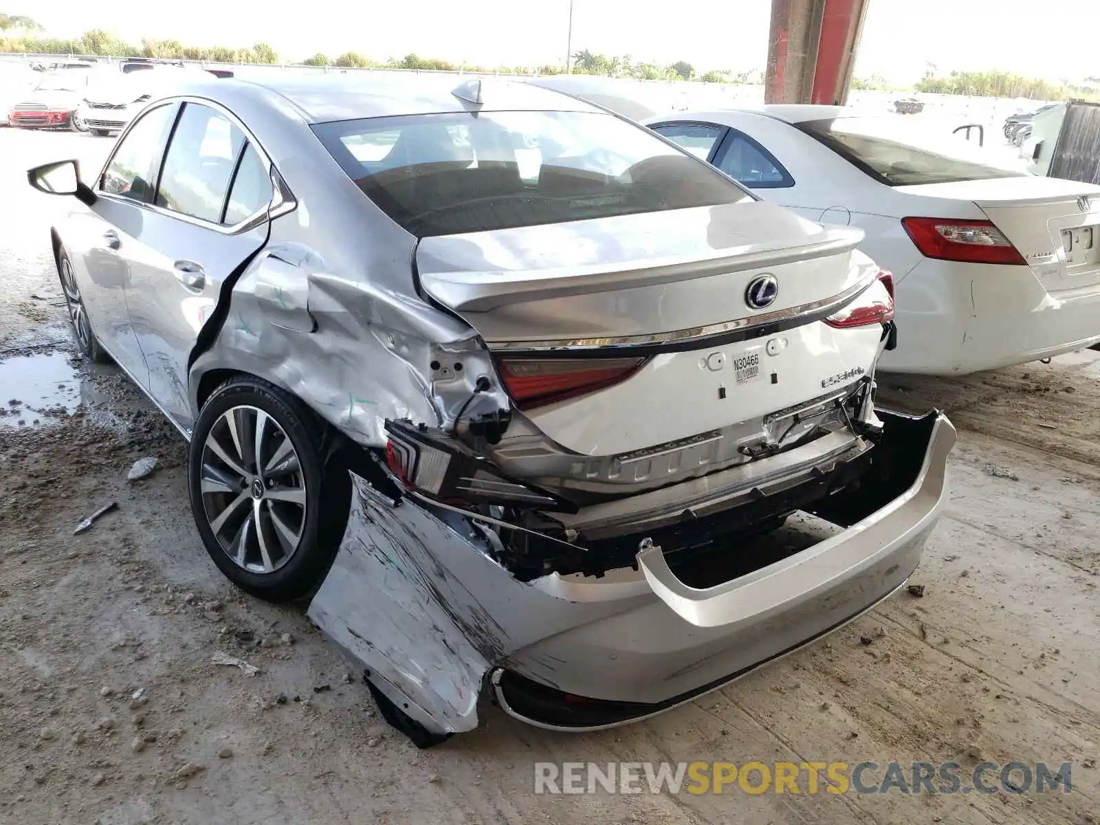 3 Photograph of a damaged car 58ADA1C13MU004894 LEXUS ES300 2021