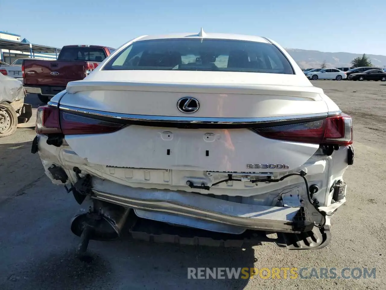 6 Photograph of a damaged car 58ADA1C13MU005124 LEXUS ES300 2021