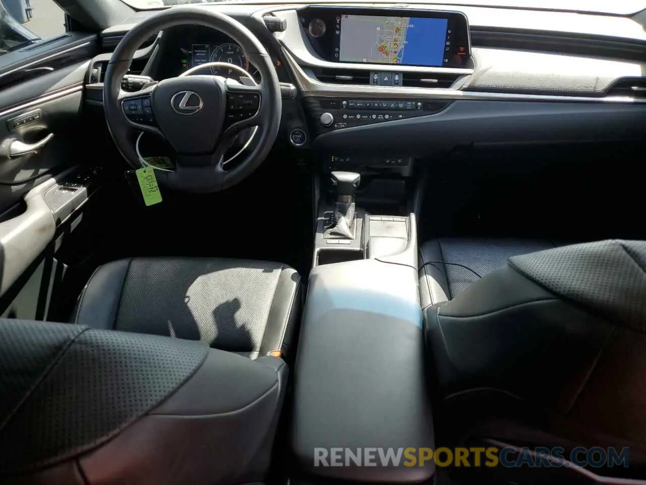 8 Photograph of a damaged car 58ADA1C14MU004967 LEXUS ES300 2021