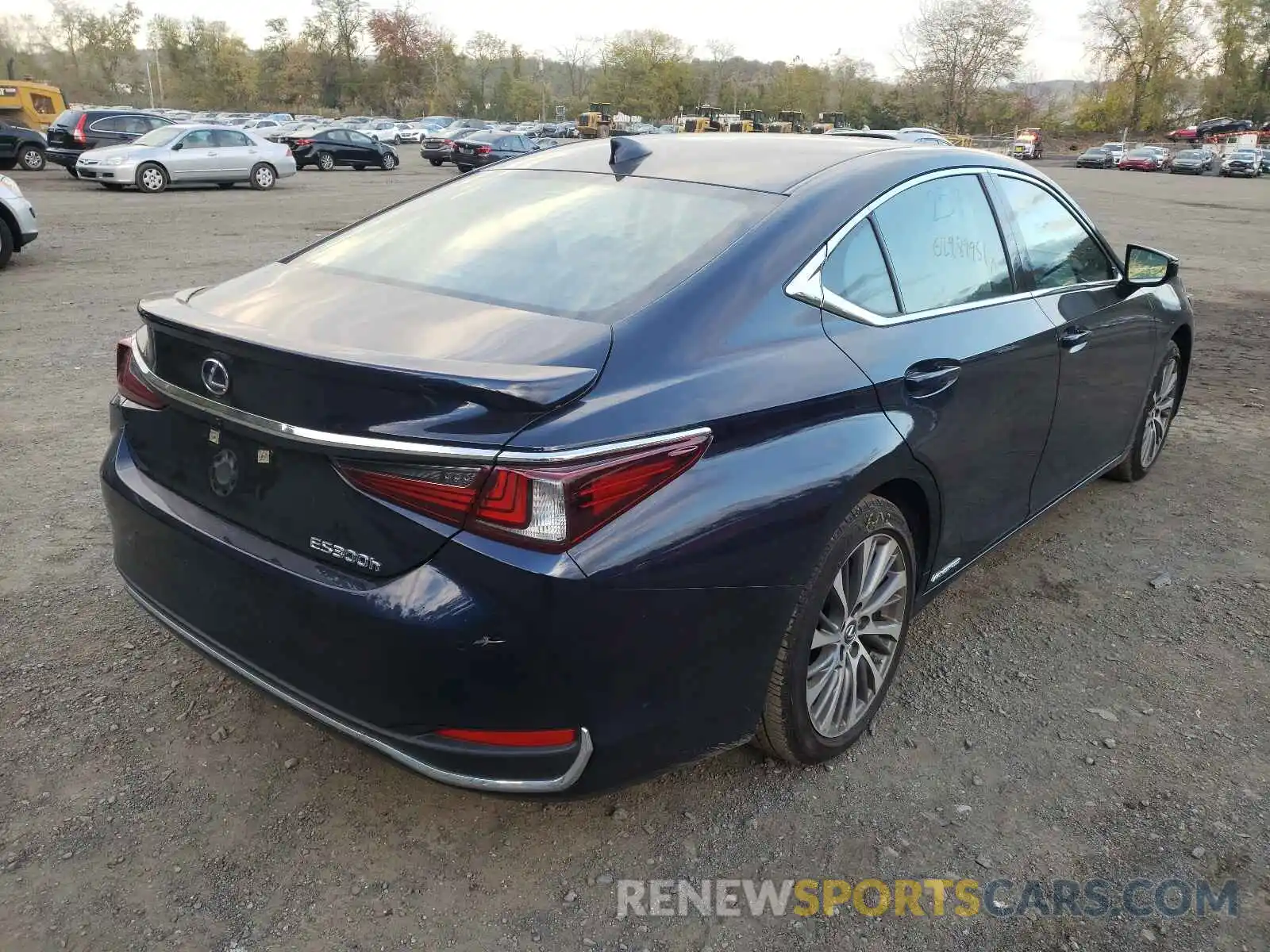 4 Photograph of a damaged car 58ADA1C14MU005861 LEXUS ES300 2021