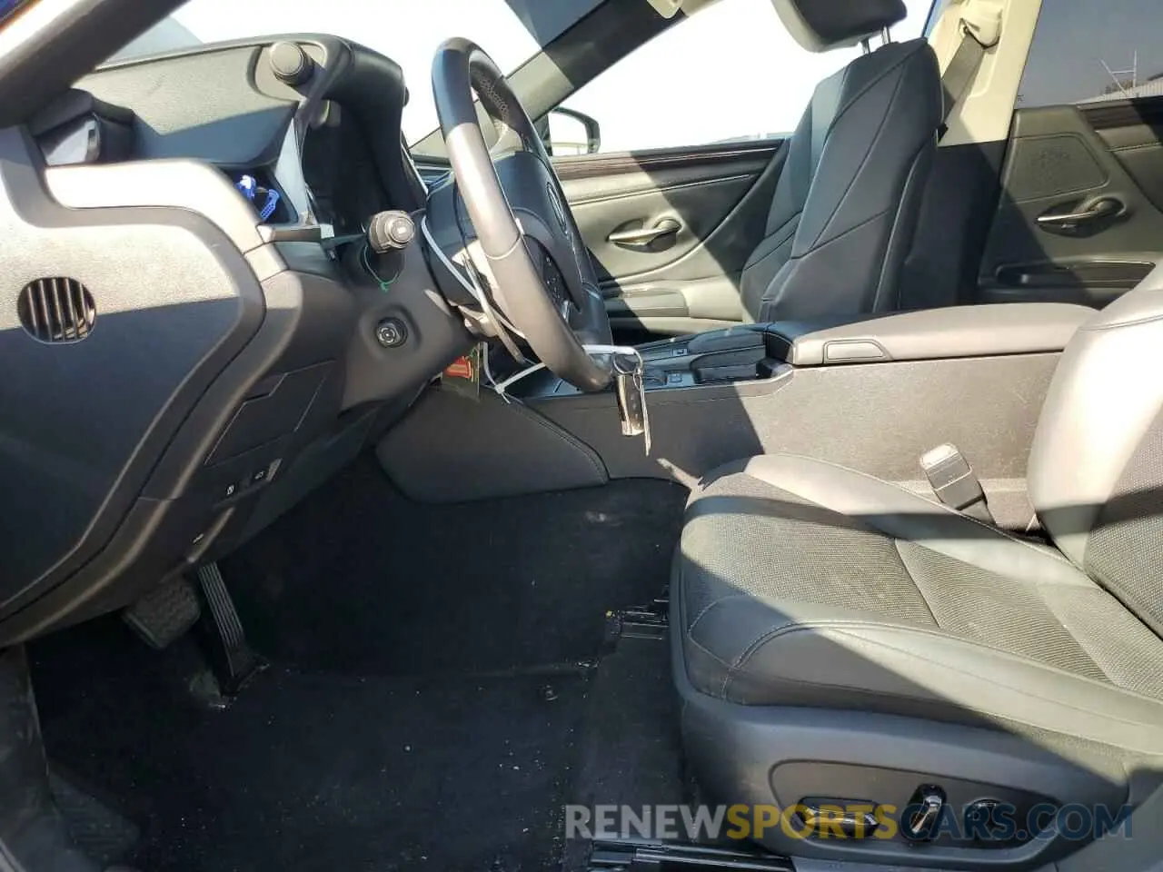 7 Photograph of a damaged car 58ADA1C14MU012387 LEXUS ES300 2021